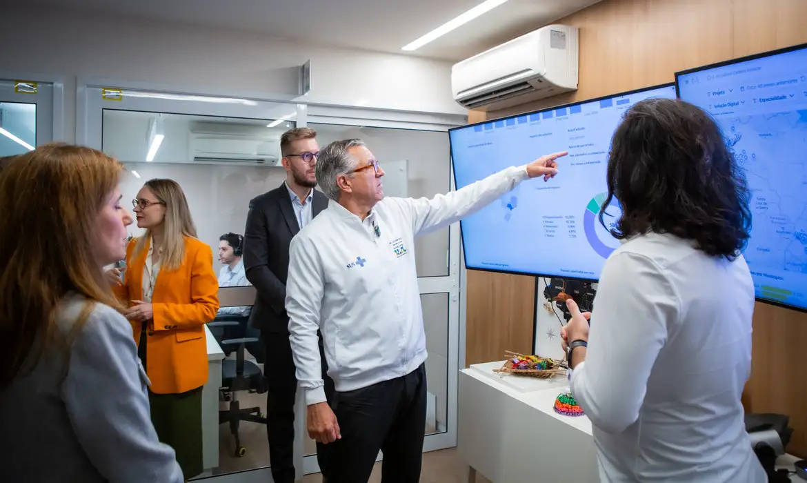 Alexandre Padilha apresenta painel sobre teleatendimento em saúde mental