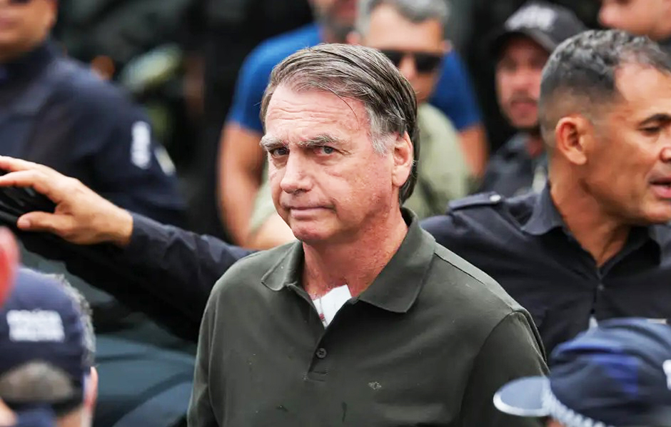 Bolsonaro está internado no hospital DF Star após diagnóstico de broncopneumonia bacteriana bilateral. - (Foto: ABrasil)