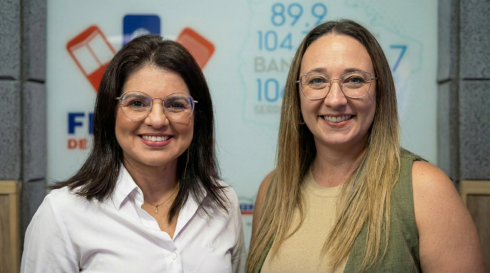 Andrea Moringo e Evelyn Reis, do Detran-MS, explicam no Giro Estadual de Notícias como vai funcionar o curso teórico gratuito de 1ª habilitação, em Campo Grande - (Foto: Rafael Rodrigues) Andrea Moringo e Evelyn Reis, do Detran-MS, explicam no Giro Estadual de Notícias como vai funcionar o curso teórico gratuito de 1ª habilitação, em Campo Grande - (Foto: Rafael Rodrigues)