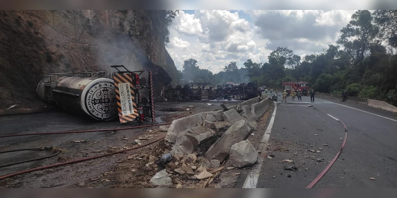 Caminhão carregado com combustível pega fogo após tombar na BR-376 - D ...