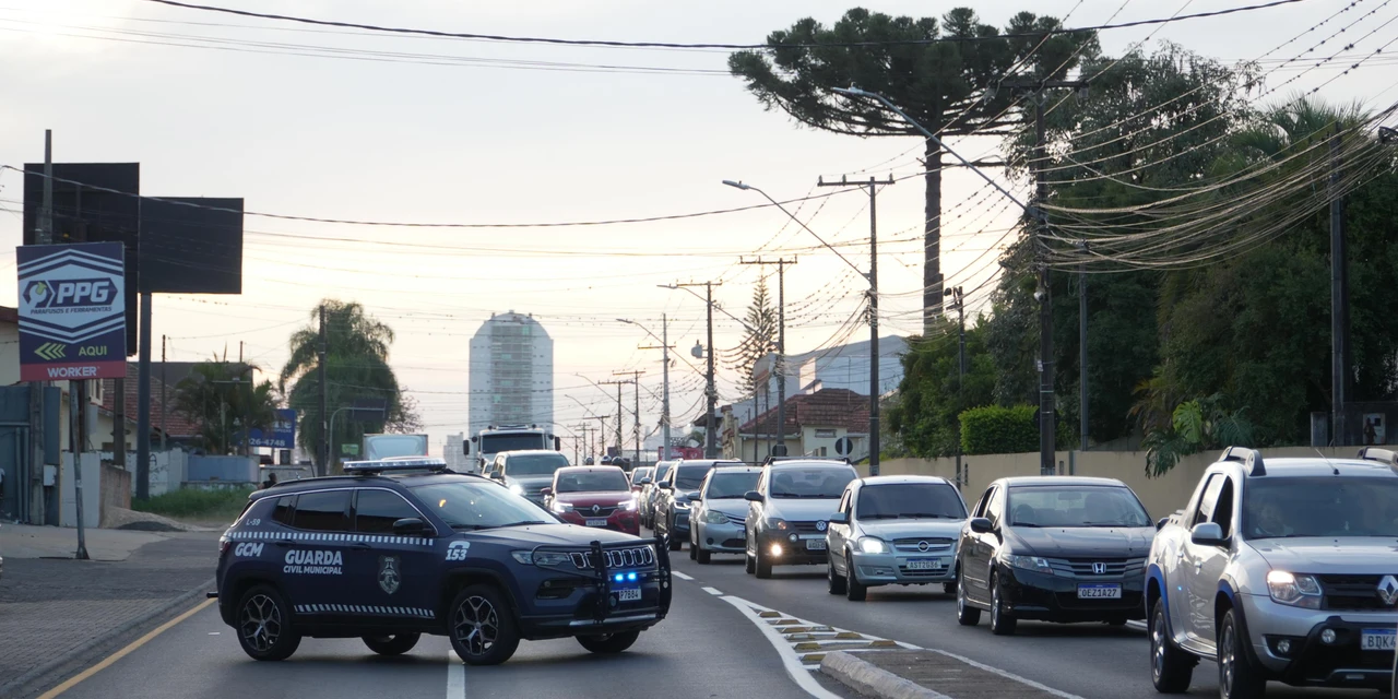 Motorista desmaia ao volante e carro percorre 600 metros desgovernado ...