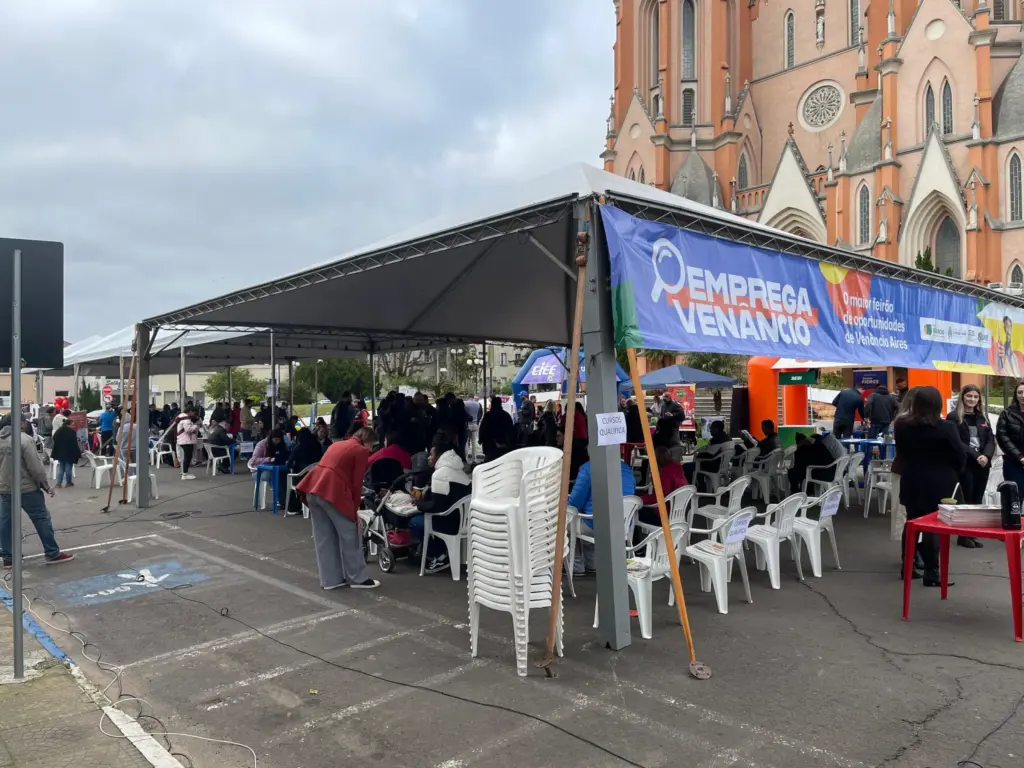 Evento reuniu centenas de pessoas na Travessa São Sebastião Mártir (Foto: Leonardo Pereira)