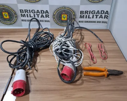 Objetos foram apreendidos pelo preso, que tem uma extensa ficha de antecedentes (Foto: Brigada Militar/Divulgação)