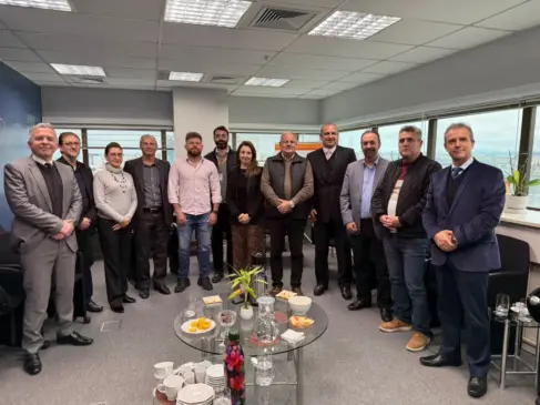 Comitiva com prefeitos e lideranças esteve no Ministério Público, em Porto Alegre
(Foto: Divulgação)