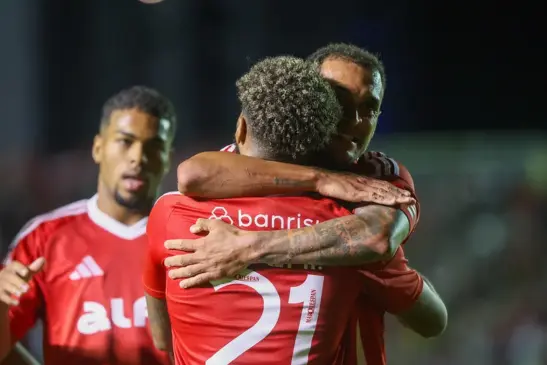 Wesley e Alan Patrick fizeram dois dos três gols da noite (Foto: Ricardo Duarte/AI Internacional)