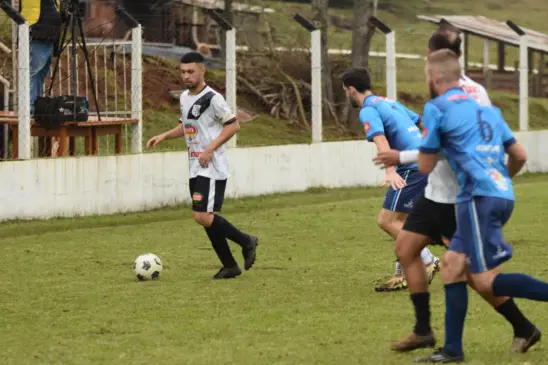 São Luiz saiu na frente na ida da final (Foto: Roni Müller/Folha do Mate)