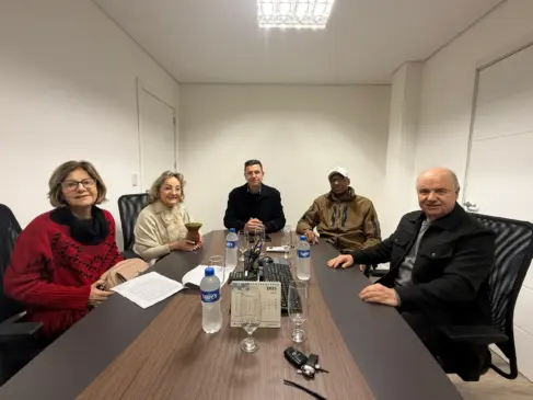 Deputado estadual apresentou proposta à diretoria da Escola do Chimarrão (Foto: Divulgação)