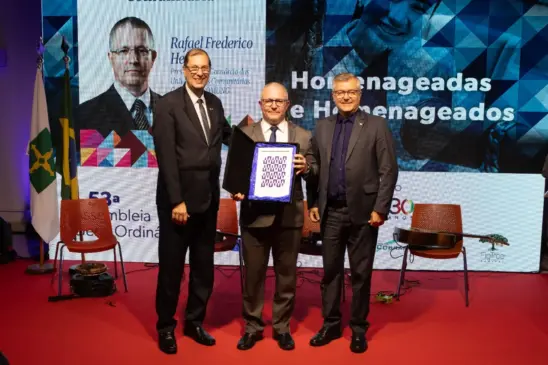 Vagner Berbeta, Rafael Henn e o presidente da Abruc, Claudio Jacoski (Foto: Ascom/Abruc)