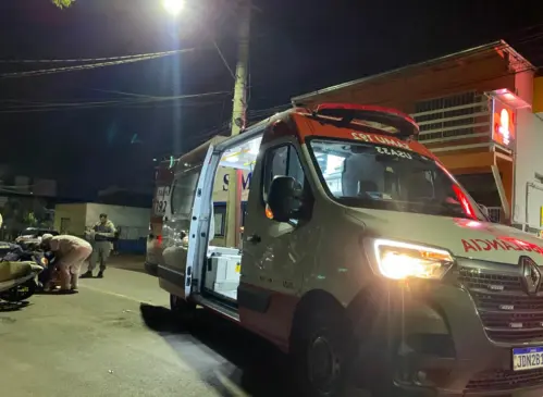 Acidente ocorreu no início da noite desta sexta-feira, 22, nas proximidades do cruzamento das ruas Osvaldo Aranha e Pedro Grünhauser (Foto: Júlia Brandenburg)