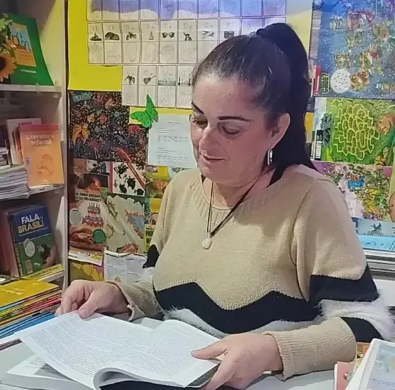 Autora relata que a escrita é uma paixão antiga, junto com a leitura (Foto: Arquivo pessoal)