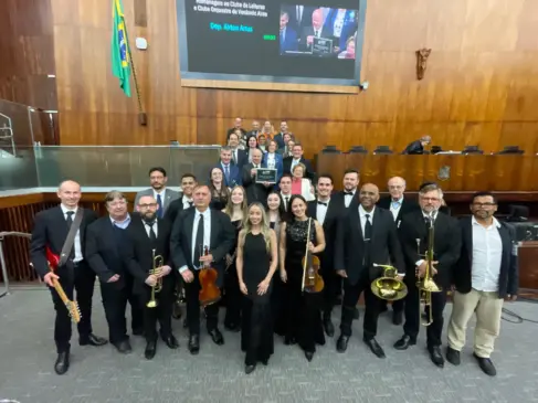 Integrantes do Clube de Leituras e Clube Orquestra prestigiaram entrega da homenagem pela Assembleia Legislativa (Fotos: Júnior Posselt/Folha do Mate)