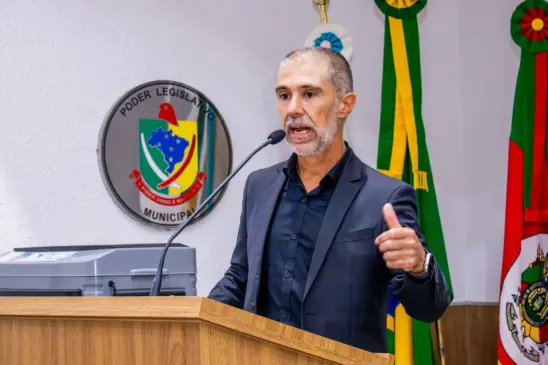 Delegado ocupou a tribuna da Câmara de Vereadores de Venâncio Aires em abril, pouco antes de ser afastado da Delegacia Regional (Foto: Willian Oliveira)