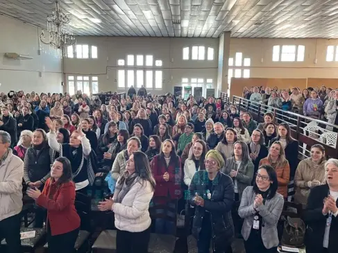 Gestores, professores e funcionários das escolas participaram da programação; palestras ocorreram no Clube de Leituras (Fotos: Júnior Posselt/Folha do Mate)