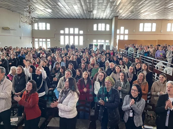 Gestores, professores e funcionários das escolas participaram da programação; palestras ocorreram no Clube de Leituras (Fotos: Júnior Posselt/Folha do Mate)