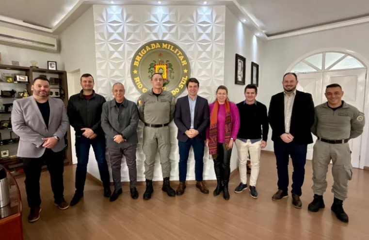 Vereadores, com Marasca e o coronel Feoli, na audiência em Porto Alegre (Foto: Brigada Militar/Divulgação FM)