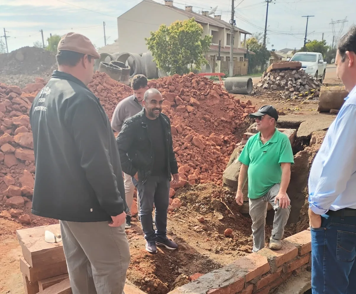 As duas canalizações possuem 2 metros de diâmetro, com extensão de cerca de 130 metros, a partir da rua Pedro Grünhauser (Foto: Arquivo pessoal)