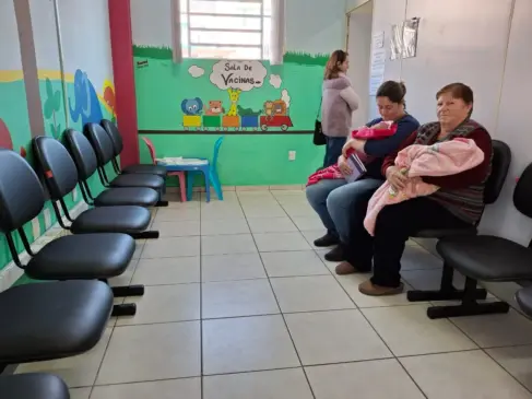 Centro de Imunizações atende até as 19h em dias específicos (Foto: Alan Faleiro)