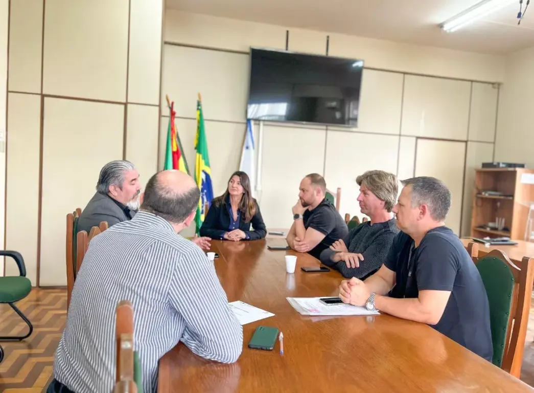 Reunião para alinhar os detalhes do concerto ocorreu nesta manhã na sala de reuniões da Prefeitura. (Foto: AI Prefeitura)
