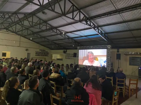 Salão de eventos em Linha Marechal Floriano recebeu um grande público (Foto: Júlia Brandenburg)