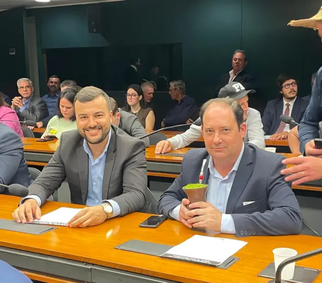 Ricardo Landim e Jarbas da Rosa anunciam tramitação de projeto municipal em apoio à cadeia produtiva (Foto: Assessoria de imprensa da Prefeitura)