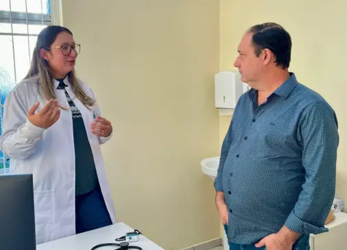Prefeito Jarbas: "Ter uma médica atuando diariamente na UBS Central é um avanço enorme no cuidado com as pessoas” (Foto: Divulgação/AI Prefeitura)