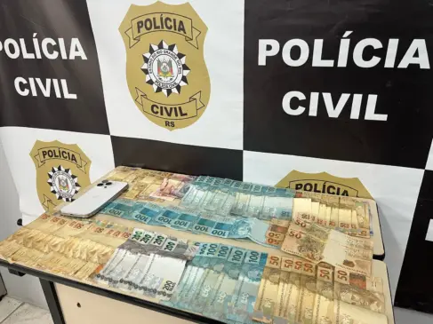 Foram apreendidos R$ 5,3 mil (Foto: Divulgação/BM)