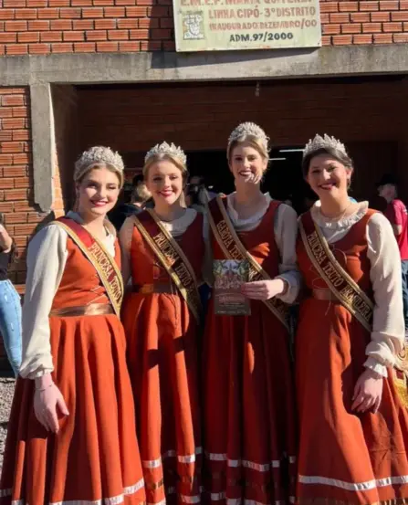 Garota Teuto-Brasileira 2025, Bianca, e princesas: Bárbara, Bianca e Júlia  (Foto: Divulgação)