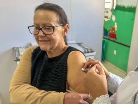 Vacina está disponível para toda população acima de seis meses de idade (Foto: AI Prefeitura)