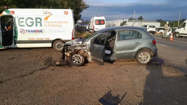 Colisão entre Gol e moto resultou em uma morte na manhã desta quinta-feira, 14, em Venâncio Aires (Foto: Alvaro Pegoraro)