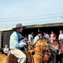 Nos demais anos, o desfile era realizado na rua Osvaldo Aranha (Foto: AI Prefeitura)