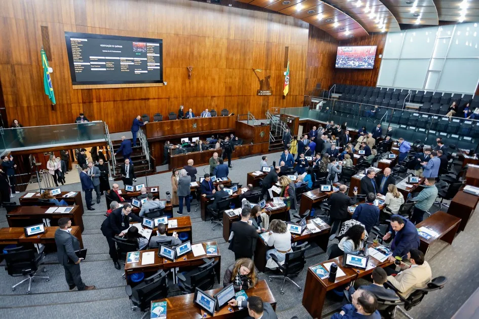 Projeto foi aprovado com 46 votos a favor (Foto: Fernando Gomes/ALRS)