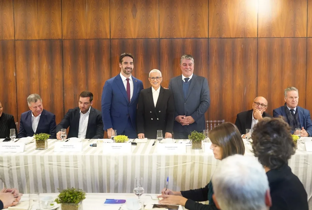 O anúncio foi feito durante coletiva de imprensa realizada no Salão Nobre da instituição, com a presença do governador Eduardo Leite (Foto: AI Banrisul)