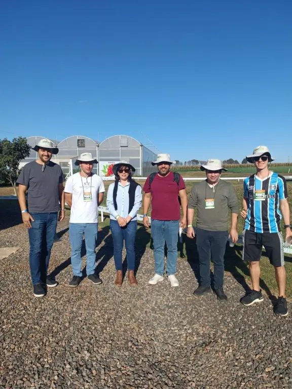 Grupo teve experiências a campo e visita em lavouras experimentais (Foto: Divulgação)