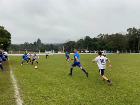 Foto: Jogo de ida ocorreu em Vila Santa Emília (Foto: Juan Grings/Folha do Mate)
