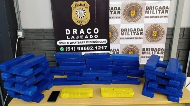Droga estava escondida no porta-malas do carro (Foto: Polícia Civil)