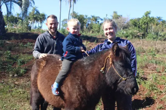 João Paulo e Angélica com o filho Ragnar, de 2 anos e 5 meses (Foto: Alan Faleiro/Folha do Mate)