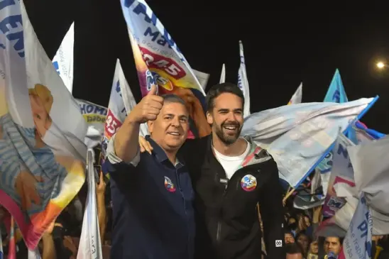 Prefeito de Pantano Grande, Mano Paganotto, junto com o governador Eduardo Leite (Foto: Divulgação)