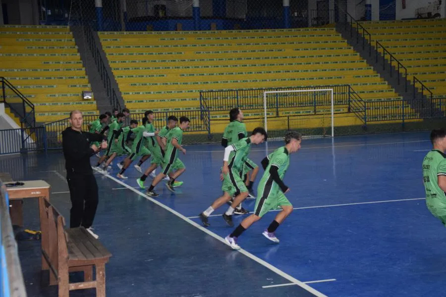 Preparação da equipe foi finalizada na noite de quinta-feira, 12, com os trabalhos na quadra do Poliesportivo. Foto: Roni Müller)