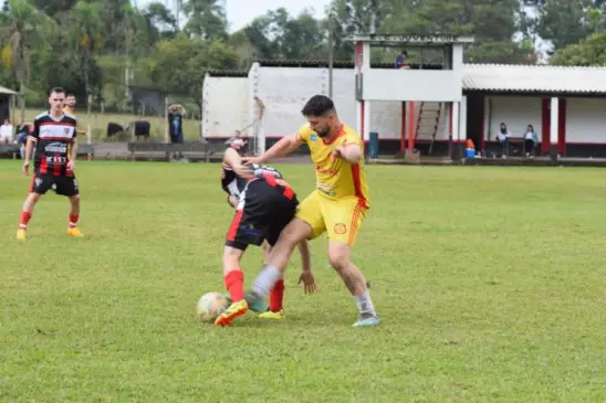 Em Vila Santa Emília, 25 de Julho e Santa Tecla decidem vaga às finais da 2ª Divisão. O Santa Tecla, após o 7 a 0 na ida, joga pelo empate. (Foto: Roni Müller)