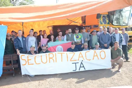 Deputado se reuniu com os produtores e garantiu apoio (Foto: Alvaro Pegoraro)