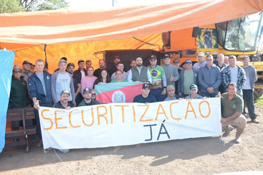 Deputado se reuniu com os produtores e garantiu apoio (Foto: Alvaro Pegoraro)