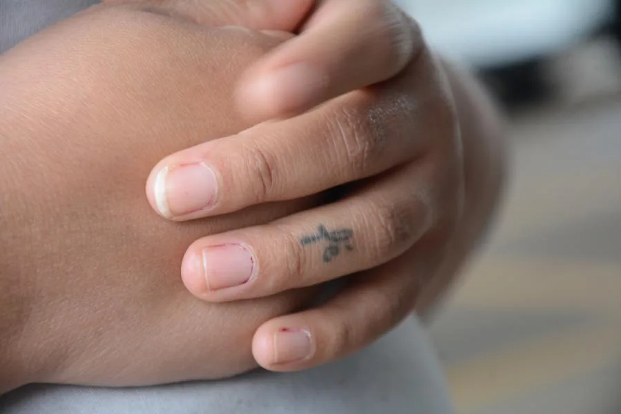 Mulher seguia a pé para o seu trabalho, quando foi assaltada e teve uma arma encostada na sua cabeça (Foto: Alvaro Pegoraro)