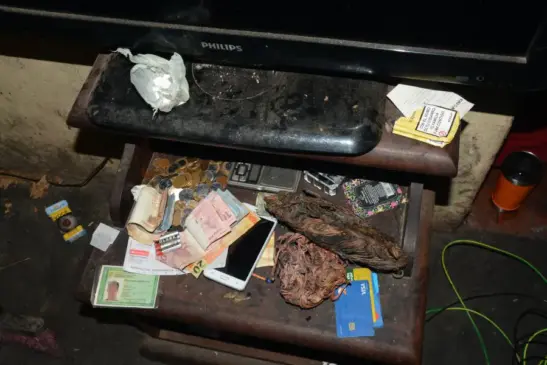 No 'búnquer' os policiais apreenderam cocaína, dinheiro e outros materiais de procedência ilícita (Fotos: Alvaro Pegoraro)