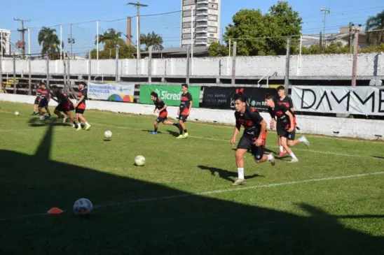 Trabalhos físicos estão sendo orientados no Edmundo Feix. (Foto: Roni Müller)
