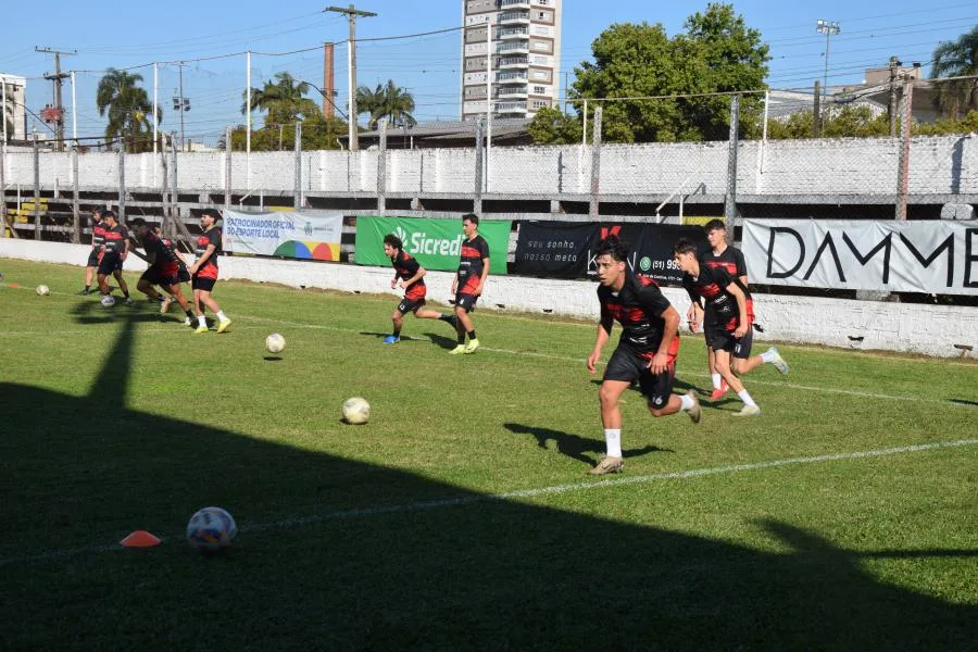 Trabalhos físicos estão sendo orientados no Edmundo Feix. (Foto: Roni Müller)