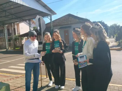 Soberanas visitaram empresas e estabelecimentos públicos do município