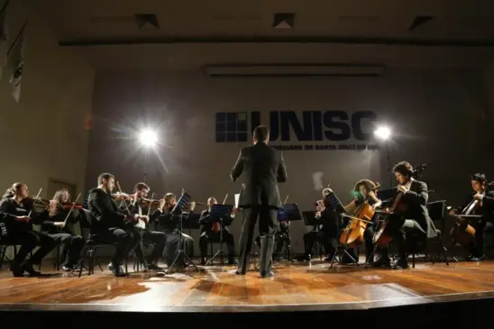 Apresentação ocorre no anfiteatro da universidade (Foto: Malu Müller/Divulgação)