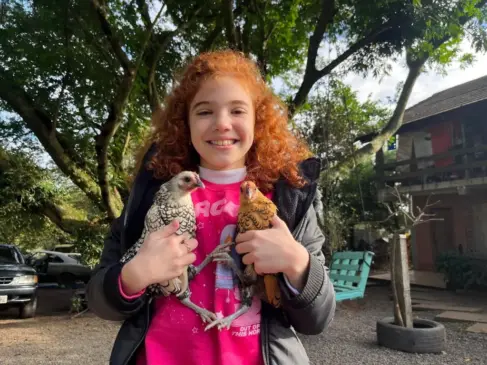 Pene, Peninha e Isabela são amigas inseparáveis. (Foto: Luana Schweikart)