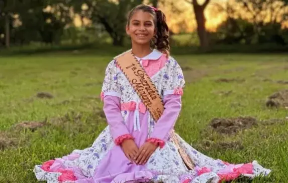 Amália concorre na categoria mirim e busca uma das três faixas de prenda do estado. (Foto: Divulgação)