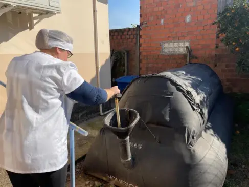 Na Emei Pingo de Gente, o biodigestor recebe, por dia, 10 quilos de sobras de alimentos (Foto: Juan Grings)